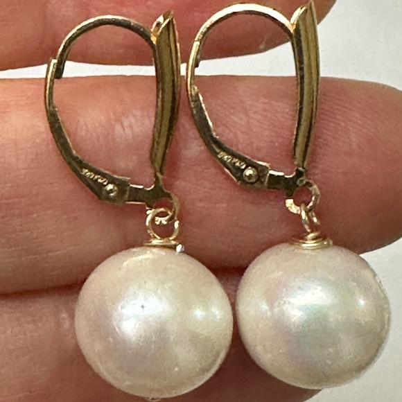 11.5mm White Cultured Freshwater Pearls 14K GF Shield Leverback Earrings - Picture 3 of 8
